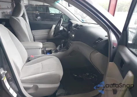 2010 Toyota Highlander Base V6 from USA, damaged, VIN 5TDBK3EH9AS011192